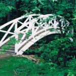 Brücke zum Denkmal des Ministers von der Festwiesenseite im Seifersdorfer Thal